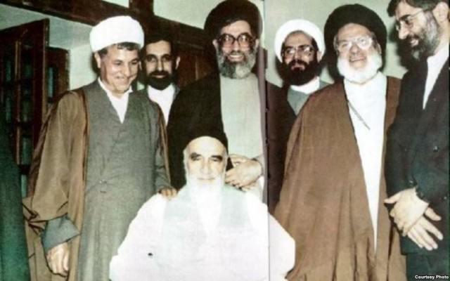 إيران واثنين من أجنحته التالفة
