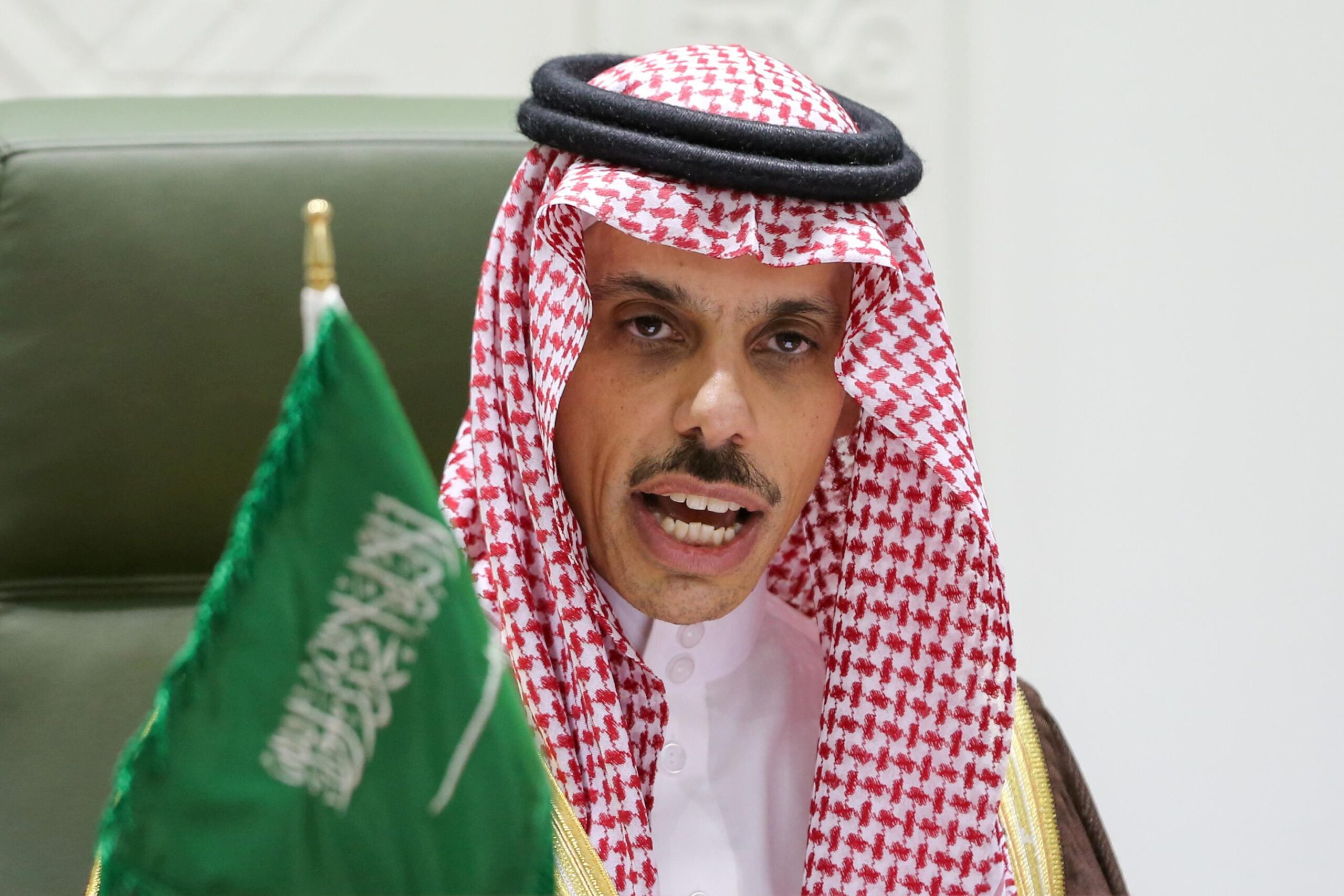 السعودية تقول قوة حزب الله أحد الأسباب الرئيسية لأزمة لبنان
