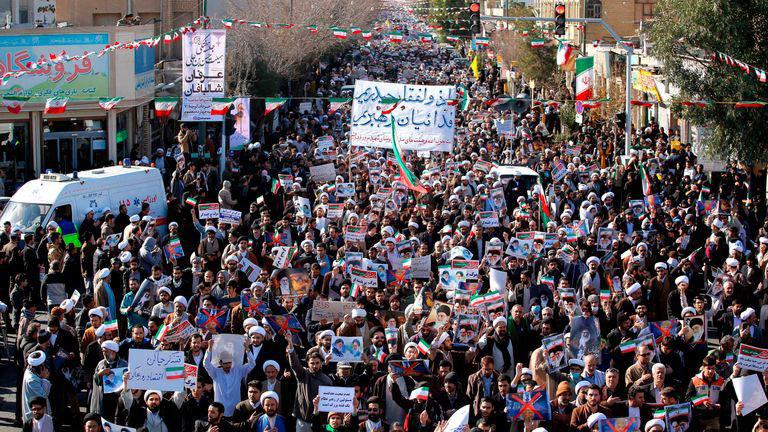 النظام الإيراني في حالة من اليأس في مواجهة الثورات