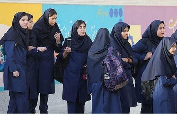 تلميذات في إيران تتحول بعيدا عن الحجاب