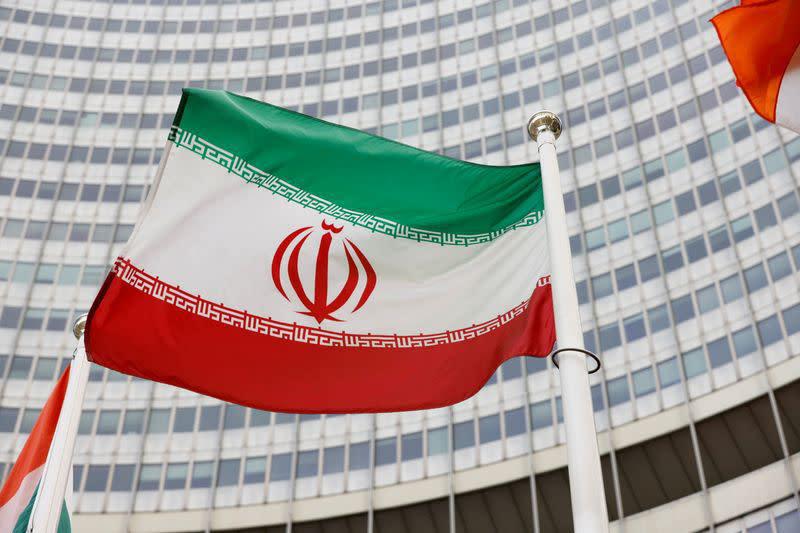 ناقش وزير النفط الإيراني الجديد التطورات النفطية مع مؤسسة البترول الوطنية الصينية