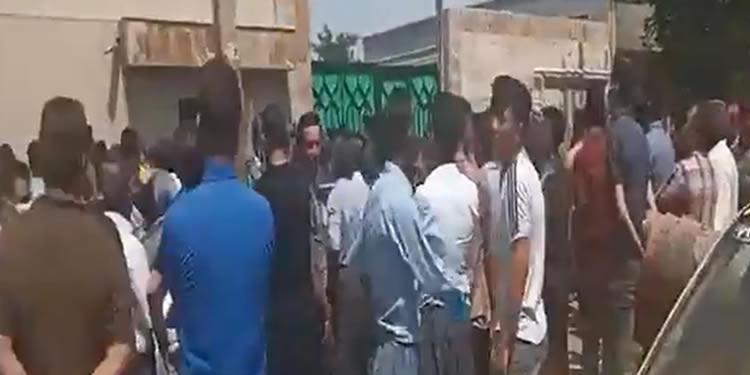 مقتل رجل على يد القوات العسكرية في تجمع احتجاجا NW إيران