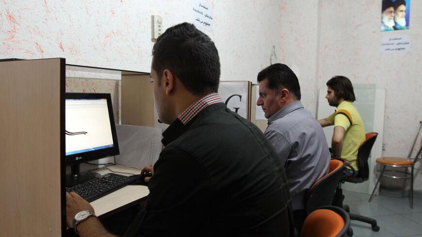 الرئيس الإيراني يدعو إلى تحكم الإنترنت أكثر إحكاما