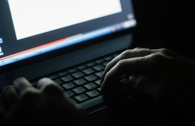 المتسللون الإيرانيين يسرقون بيانات الشركات الأمريكية والأوروبية