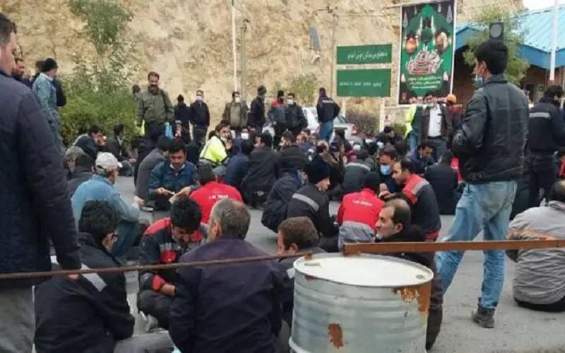 خامنئي وقواعده خوفا من التركيب الاحتجاجات