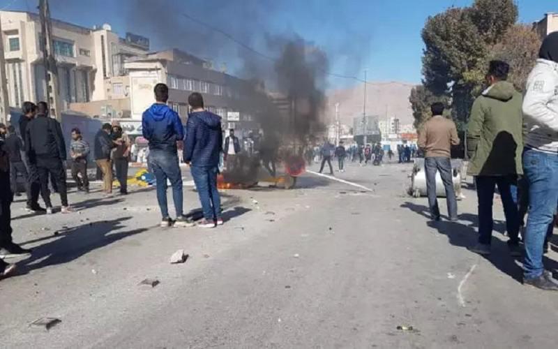 مستوى الفقر في إيران شديد لدرجة أنه يشمل الطبقة الوسطى