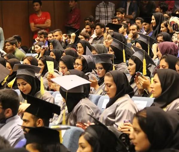 ريسي وخامنئي تعرض لإطلاق النار للأزمة الاقتصادية