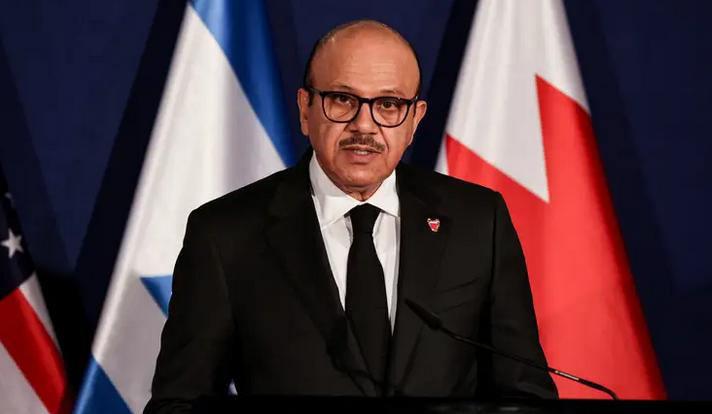 وزير الخارجية البحريني إلى التلفزيون الإسرائيلي يقول إن إيران لا يمكن السماح بأسلحة نووية