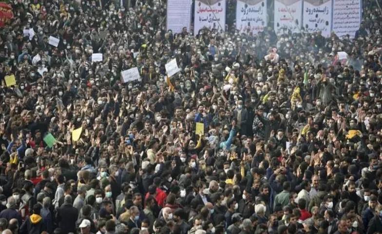 يستمر المزارعون الاحتجاجات في أصفهان بسبب نقص المياه