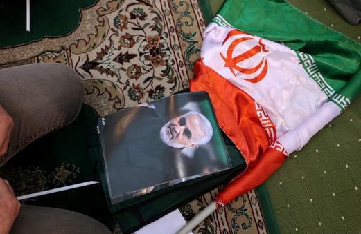 الاحتجاجات إيران تظهر النظام الذي يتغير في الهواء