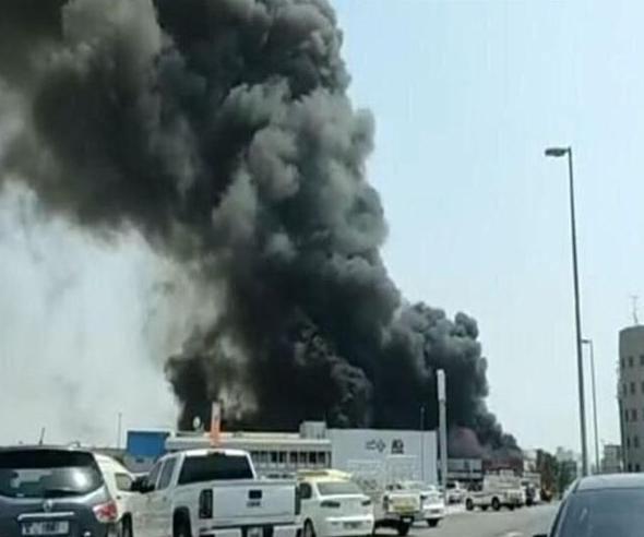 هجوم بدون طيار من قبل Houthis المدعوم من إيران ضرب شاحنات صهريج النفط في أبوظبي