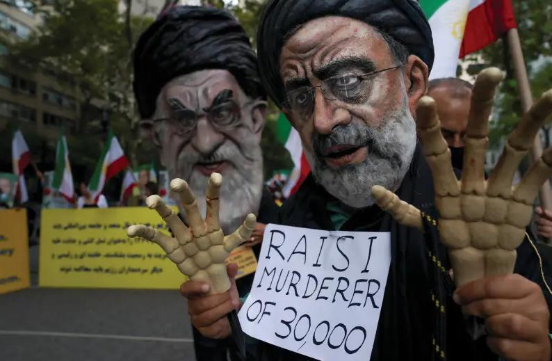 يتعرض المتقاعدين الإيرانيين في الاحتجاجات يكفي “