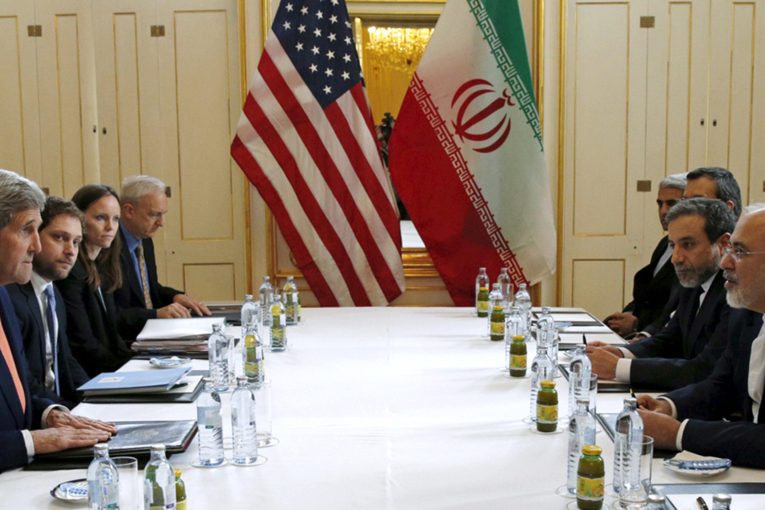 على عائد المفاوضين الأمريكيين والأوروبيين والإيرانيون من اتفاق لإحياء JCPOA