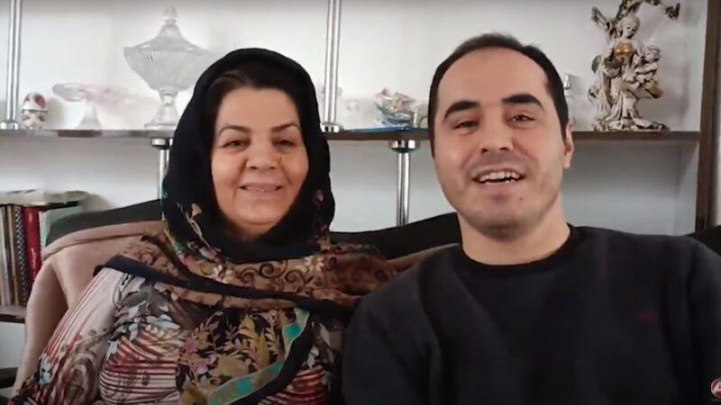 أعلن المدون الإيراني المعروف حسين رونقاهي عن إضرابه عن الطعام بعد اختطافه من قبل السلطات