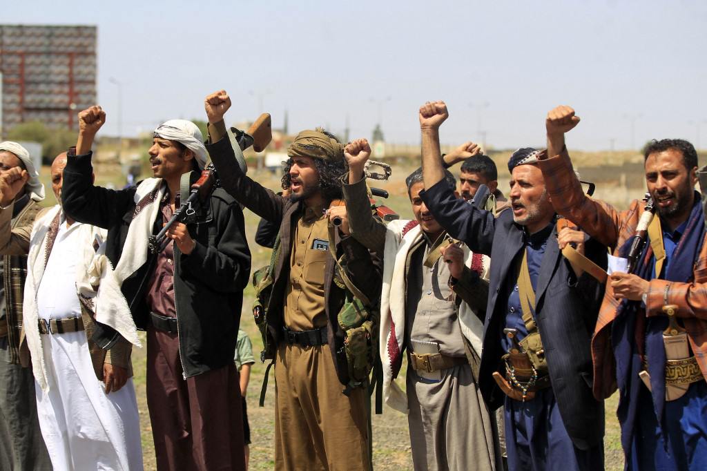 الحوثيون يجندون لاجئين أفارقة لدعم صفوفهم المنهكة