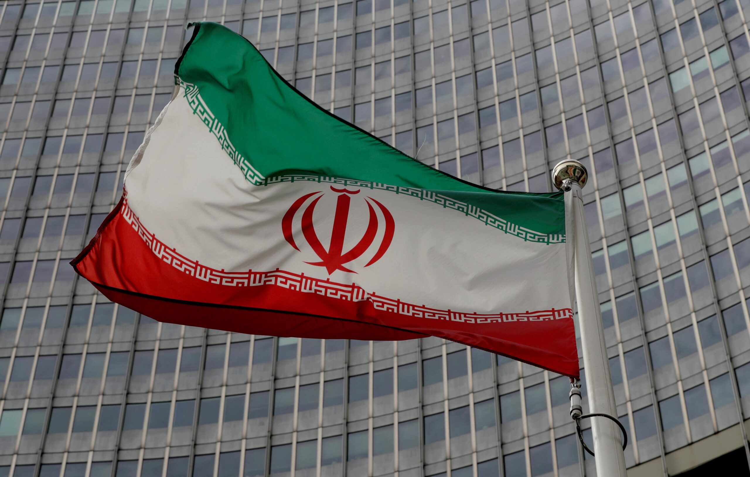 انهيار والنمو السلبي للإنتاج الصناعي في إيران