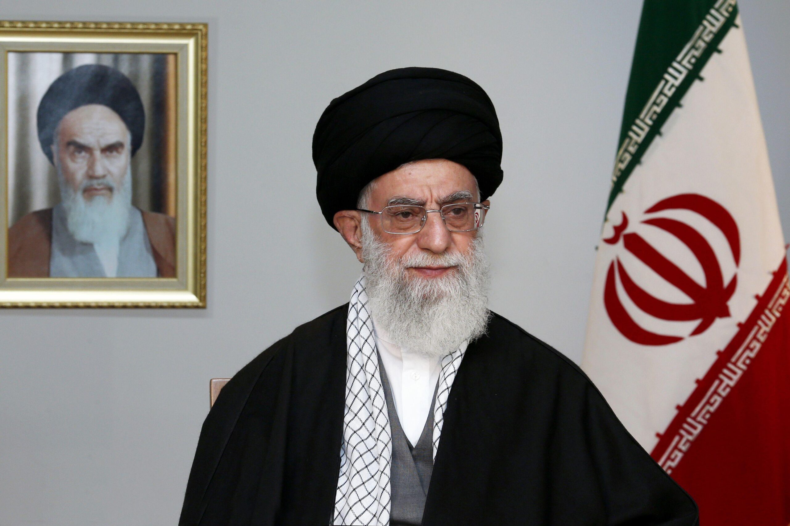 سمح بدعوى COVID ضد خامنئي الإيراني بالمضي قدما