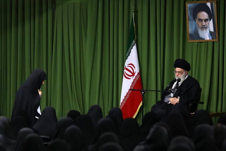 فتوى خامنئي الجديدة تحظر إبداءات الإعجاب “الزائفة” وتتابعها على وسائل التواصل الاجتماعي