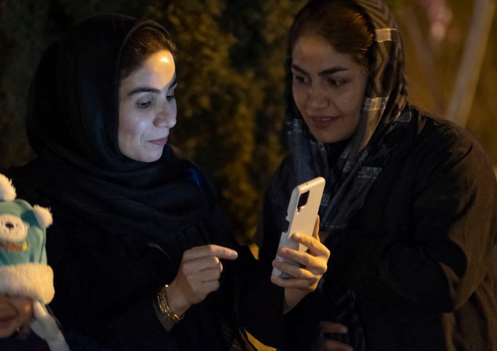 قوة النساء في إيران يقف على الشرطة الأخلاقية