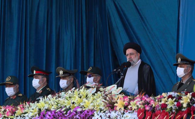 الزعيم الإيراني يتعهد بالانتقام في حالة “أصغر خطوة” من جانب إسرائيل