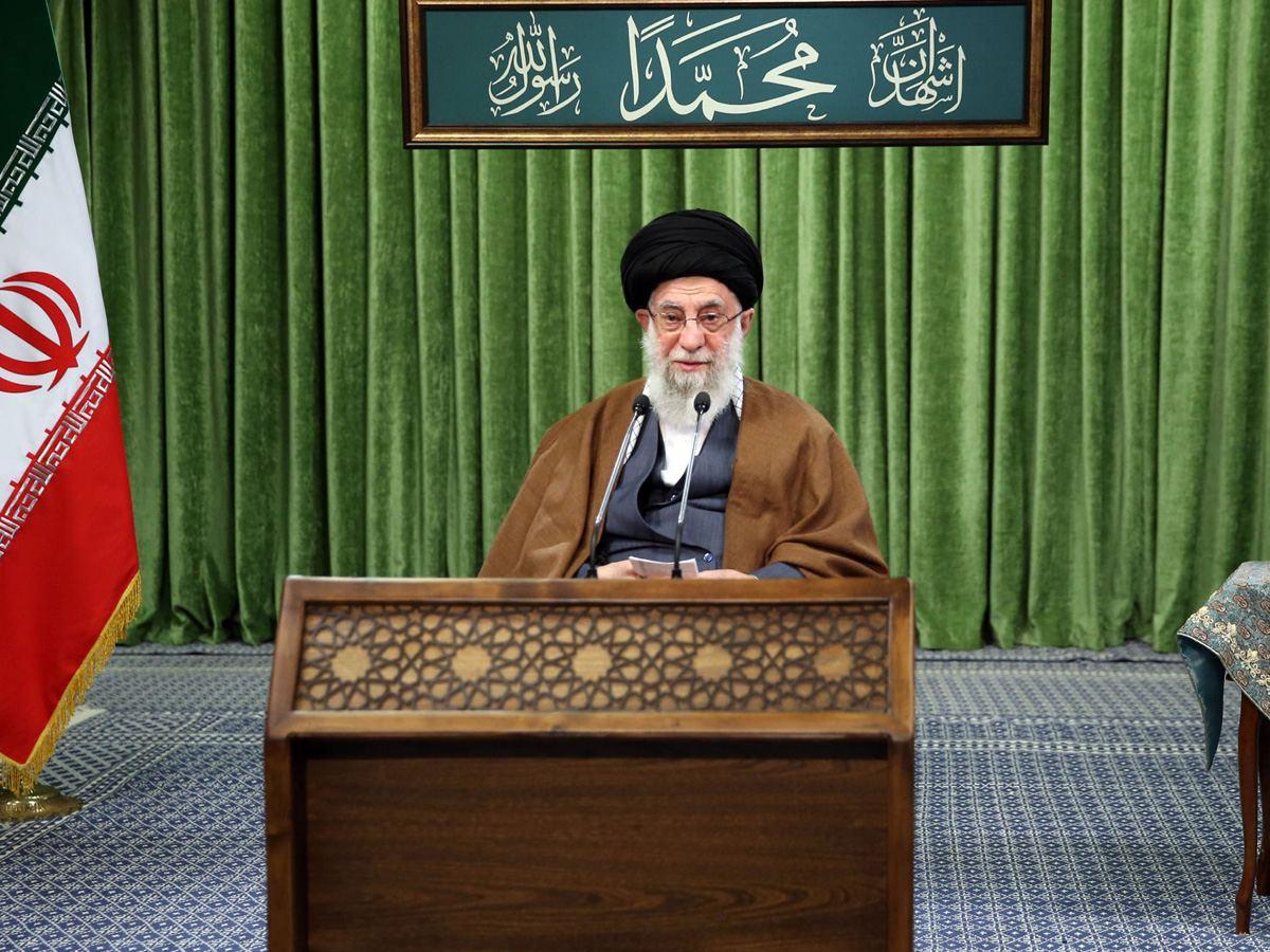 الزعيم العليا لإيران يستقبل كبار المسؤولين الحكوميين