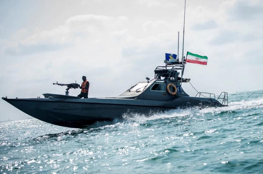 حراس إيران يكثفون جهودهم لاحتجاز سفن مهربة للوقود في الخليج