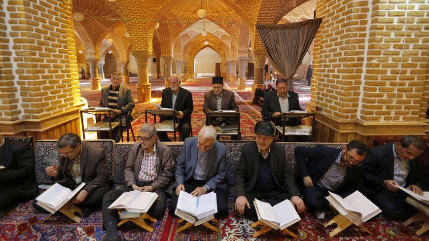 يريد الزعيم العليا 10 ملايين إيراني يحفظ القرآن