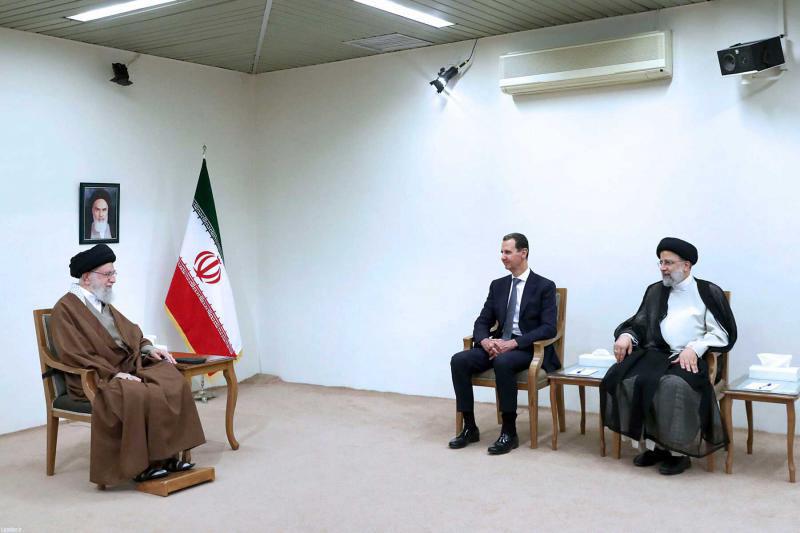 الرئيس السوري يلتقي الزعيم الإيراني في طهران