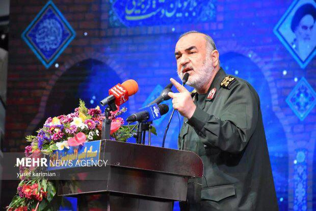 اللواء حسين سلامي: نجاح الأمة الإيرانية في هزيمة المؤامرات الأجنبية