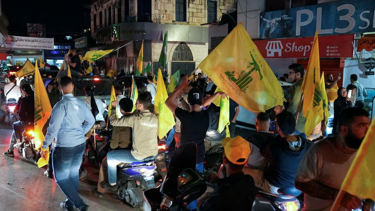 حزب الله المدعوم من إيران وحلفائها يفقدون أغلبية في انتخابات لبنان منذ بيروت انفجار