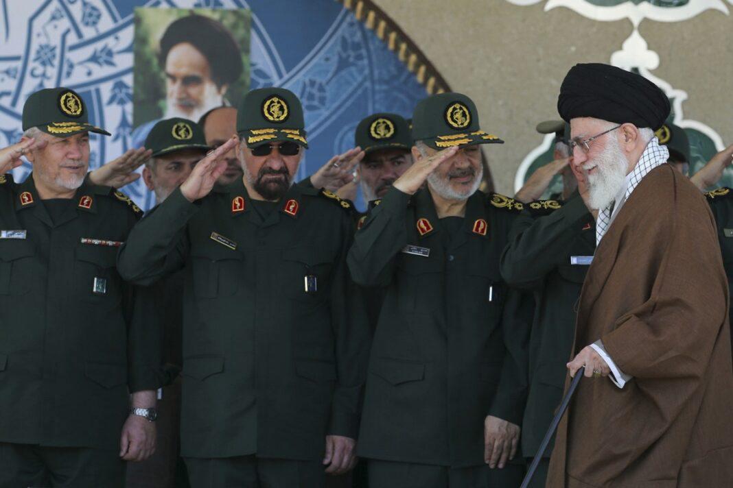 الإرهابي الإيراني IRGC يقتل العقيد الخاص بشكوك التجسس