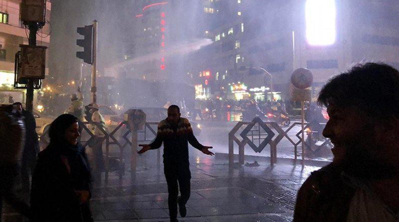 المصاعب الاقتصادية وراء الاحتجاجات الضخمة في إيران