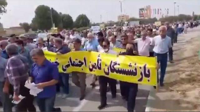 لماذا يحتج المتقاعدون الإيرانيون في جميع أنحاء البلاد؟