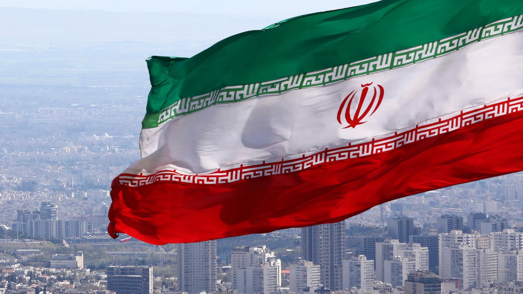 عقوبات إيران العشرات من المسؤولين الأمريكيين الديمقراطيين والجمهورية