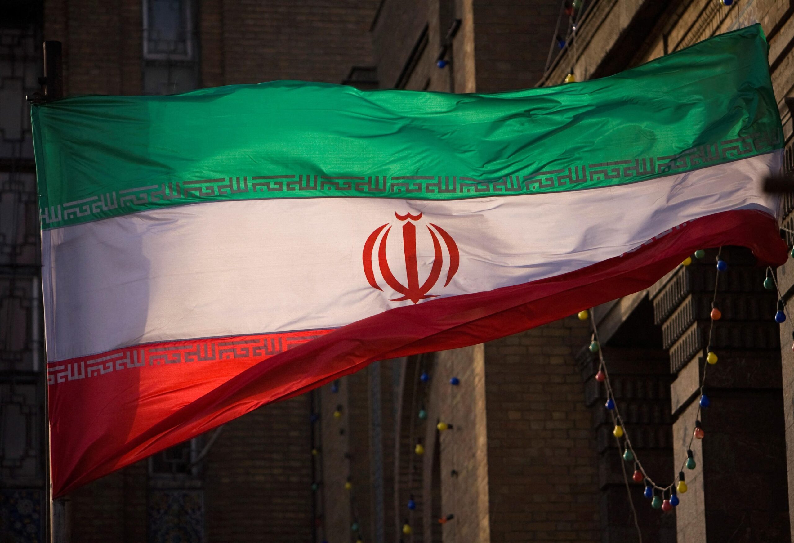يقول مستشار خامنيني إن طهران قادر على بناء قنبلة نووية